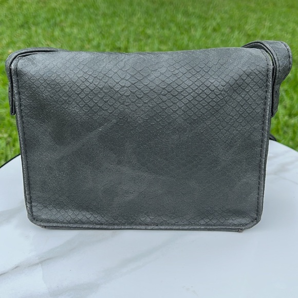 Roxy Textured Crossbody Bag - Picture 4 of 12